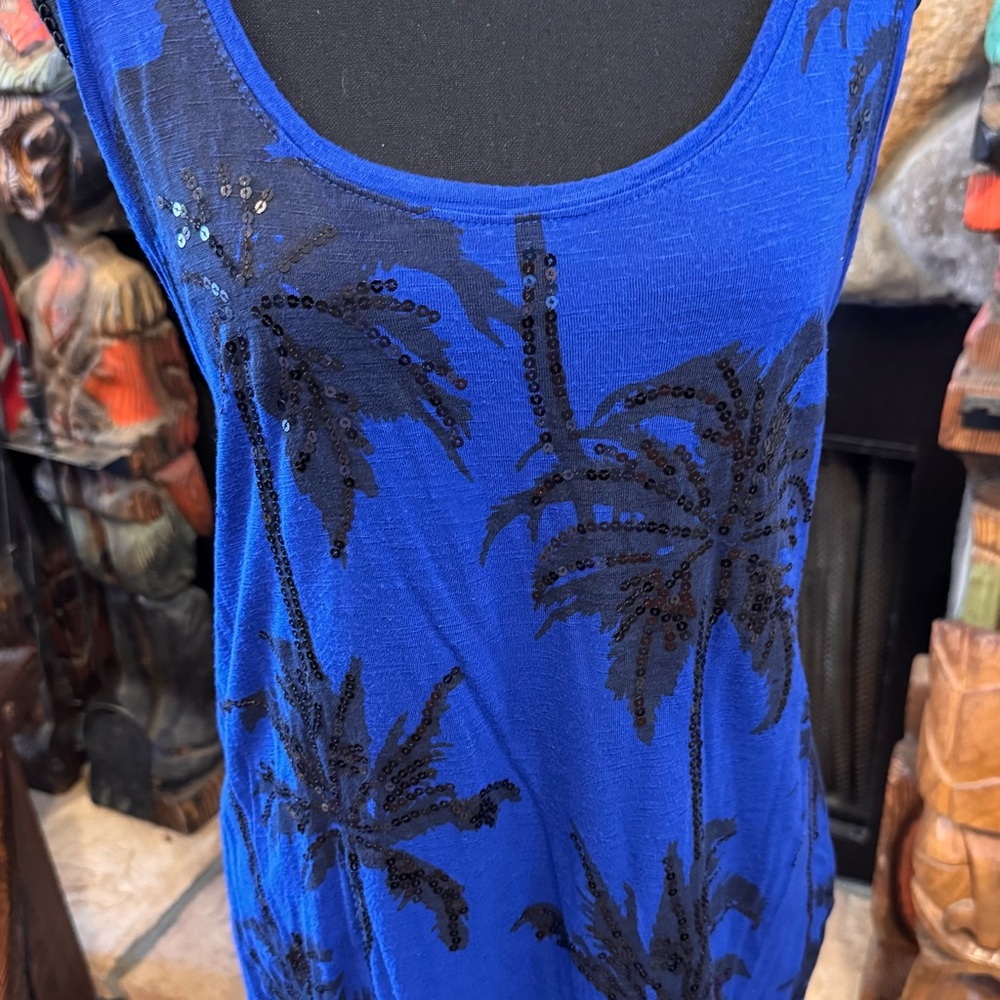 Apt. 9 Vibrant Blue Tank Top with Breathable Fabric and Sleek Design